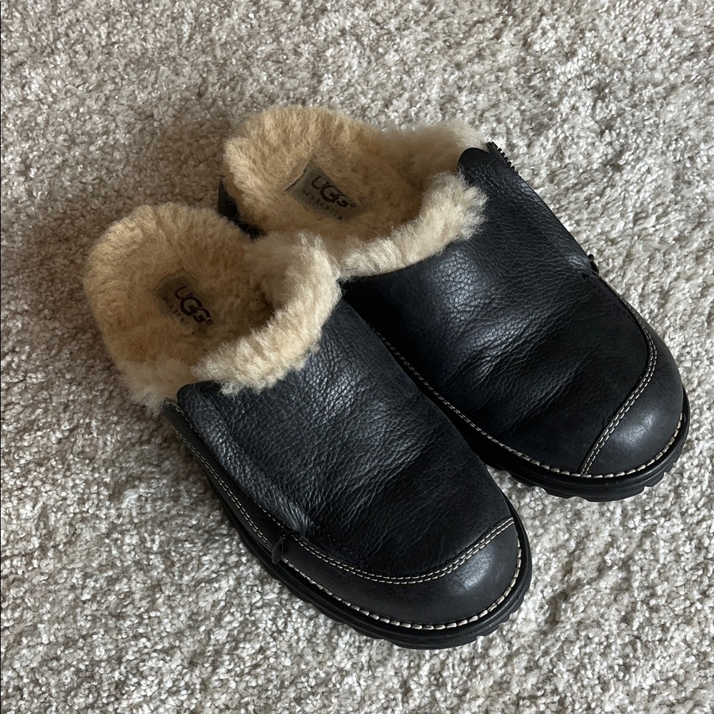 UGG Black Leather Hampton Sheepskin clog with Cream Shearling women’s size 7